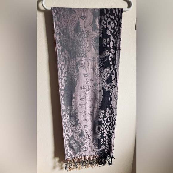 PASHMINA SCARF with tassels - Long Paisley, Floral & Leopard patterned - Picture 2 of 7